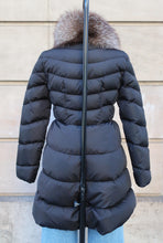 Carica l'immagine nel visualizzatore di Gallery, Moncler Puffer Jacket
