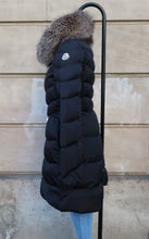Carica l'immagine nel visualizzatore di Gallery, Moncler Puffer Jacket