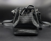 Cargar imagen en el visor de la galería, Saint Laurent Emmanuelle Bucket Bag