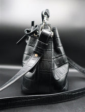 Cargar imagen en el visor de la galería, Saint Laurent Emmanuelle Bucket Bag