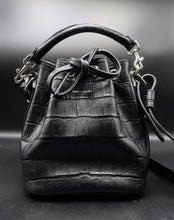 Cargar imagen en el visor de la galería, Saint Laurent Emmanuelle Bucket Bag