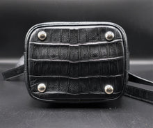 Cargar imagen en el visor de la galería, Saint Laurent Emmanuelle Bucket Bag