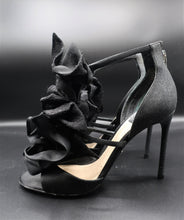 Charger l'image dans la galerie, Christian Dior Black Lace & Satin Ruffled Shoes