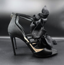 Charger l'image dans la galerie, Christian Dior Black Lace & Satin Ruffled Shoes