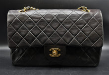 Charger l'image dans la galerie, Chanel quilted black timeless 25 CM
