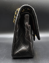 Charger l'image dans la galerie, Chanel quilted black timeless 25 CM