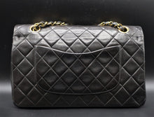 Charger l'image dans la galerie, Chanel quilted black timeless 25 CM