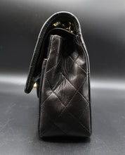 Charger l'image dans la galerie, Chanel quilted black timeless 25 CM