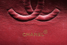 Charger l'image dans la galerie, Chanel quilted black timeless 25 CM