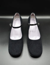 Charger l'image dans la galerie, Vintage Gucci Wool Mary Jane Shoes