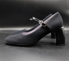 Charger l'image dans la galerie, Vintage Gucci Wool Mary Jane Shoes