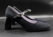 Charger l'image dans la galerie, Vintage Gucci Wool Mary Jane Shoes