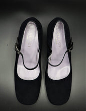 Charger l'image dans la galerie, Vintage Gucci Wool Mary Jane Shoes