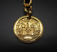 Cargar imagen en el visor de la galería, Chanel Medallion Necklace