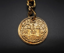 Cargar imagen en el visor de la galería, Chanel Medallion Necklace