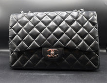 Charger l'image dans la galerie, Chanel Jumbo Quilted Bag 30 CM
