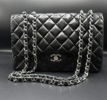 Charger l'image dans la galerie, Chanel Jumbo Quilted Bag 30 CM