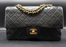 Charger l'image dans la galerie, Chanel Timeless Vintage 25 CM Double Flap Bag