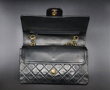 Charger l'image dans la galerie, Chanel Timeless Vintage 25 CM Double Flap Bag