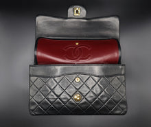 Charger l'image dans la galerie, Chanel Timeless Vintage 25 CM Double Flap Bag