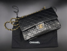 Charger l'image dans la galerie, Chanel Timeless Vintage 25 CM Double Flap Bag