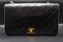 Charger l'image dans la galerie, Chanel Vintage Single Flap Quilted Bag