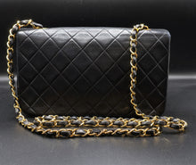 Charger l'image dans la galerie, Chanel Vintage Single Flap Quilted Bag