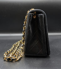 Charger l'image dans la galerie, Chanel Vintage Single Flap Quilted Bag