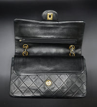 Charger l'image dans la galerie, Chanel 25 CM Double Flap Bag