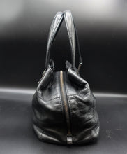 Charger l'image dans la galerie, Chanel Black Leather Handbag