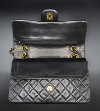 Charger l'image dans la galerie, Chanel 25 CM Double Flap Bag