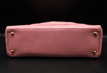 Cargar imagen en el visor de la galería, Chanel Pink Leather Handbag