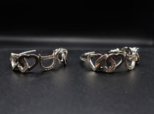 Carica l'immagine nel visualizzatore di Gallery, Dior Hoop Earrings