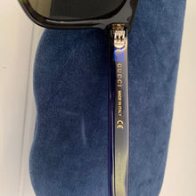 Cargar imagen en el visor de la galería, Gafas de sol Gucci negras con sienes rojas/azules de dos tonos