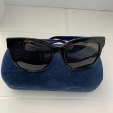 Cargar imagen en el visor de la galería, Gafas de sol Gucci negras con sienes rojas/azules de dos tonos