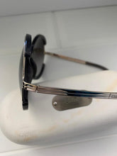 Cargar imagen en el visor de la galería, Gafas de sol de metal plateado y gris Chloe