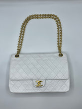 Cargar imagen en el visor de la galería, White Chanel Bag
