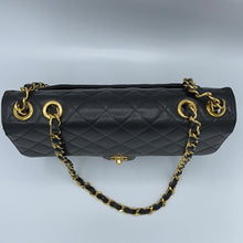 Cargar imagen en el visor de la galería, Chanel jumbo caviar