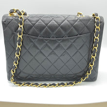 Cargar imagen en el visor de la galería, Chanel jumbo caviar