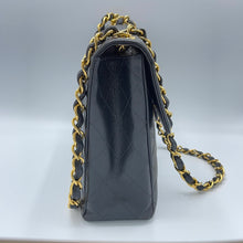 Cargar imagen en el visor de la galería, Chanel jumbo caviar