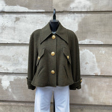 Cargar imagen en el visor de la galería, Cape vintage chanel