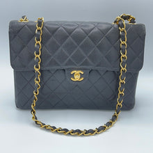 Cargar imagen en el visor de la galería, Chanel jumbo caviar