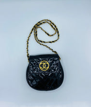 Carica l&#39;immagine nel visualizzatore di Gallery, Chanel Black Vernis Bag
