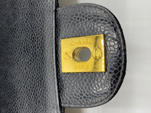 Carica l&#39;immagine nel visualizzatore di Gallery, Chanel jumbo caviar

