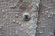 Cargar imagen en el visor de la galería, Chanel Off-white Tweed Jacket
