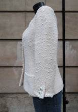 Carica l&#39;immagine nel visualizzatore di Gallery, Chanel Off-white Tweed Jacket
