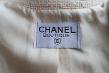 Carica l&#39;immagine nel visualizzatore di Gallery, Chanel Off-white Tweed Jacket
