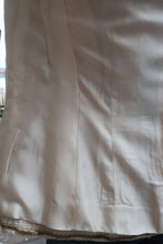 Cargar imagen en el visor de la galería, Chanel Off-white Tweed Jacket
