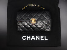 Cargar imagen en el visor de la galería, Chanel Mini Flap Bag
