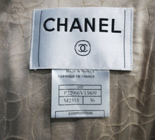 Carica l&#39;immagine nel visualizzatore di Gallery, Chanel Beige Tweed Jacket
